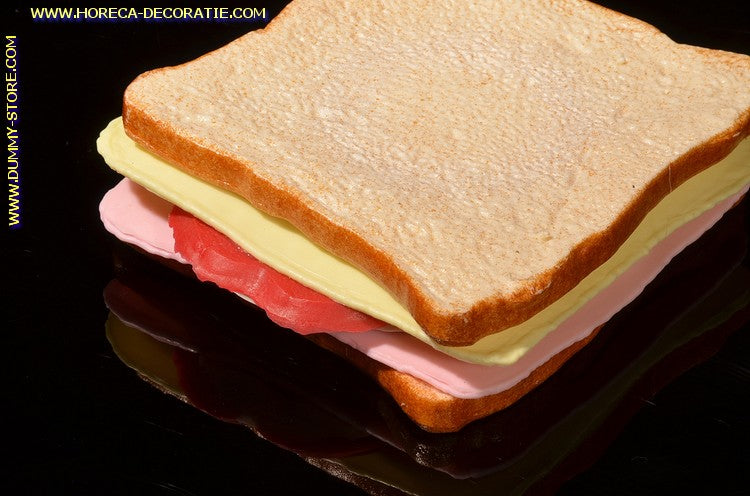 Toast, Schinken, Käse, Tomate und Salat – 11x11x3,5 cm große Attrappe