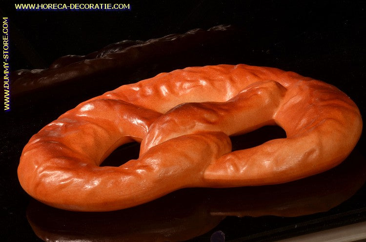 Brezel GROß - 320 x 200 mm - Brotattrappenimitat