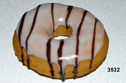 Donut weiß mit Schokoladenimitat (9x3 cm) Schnuller