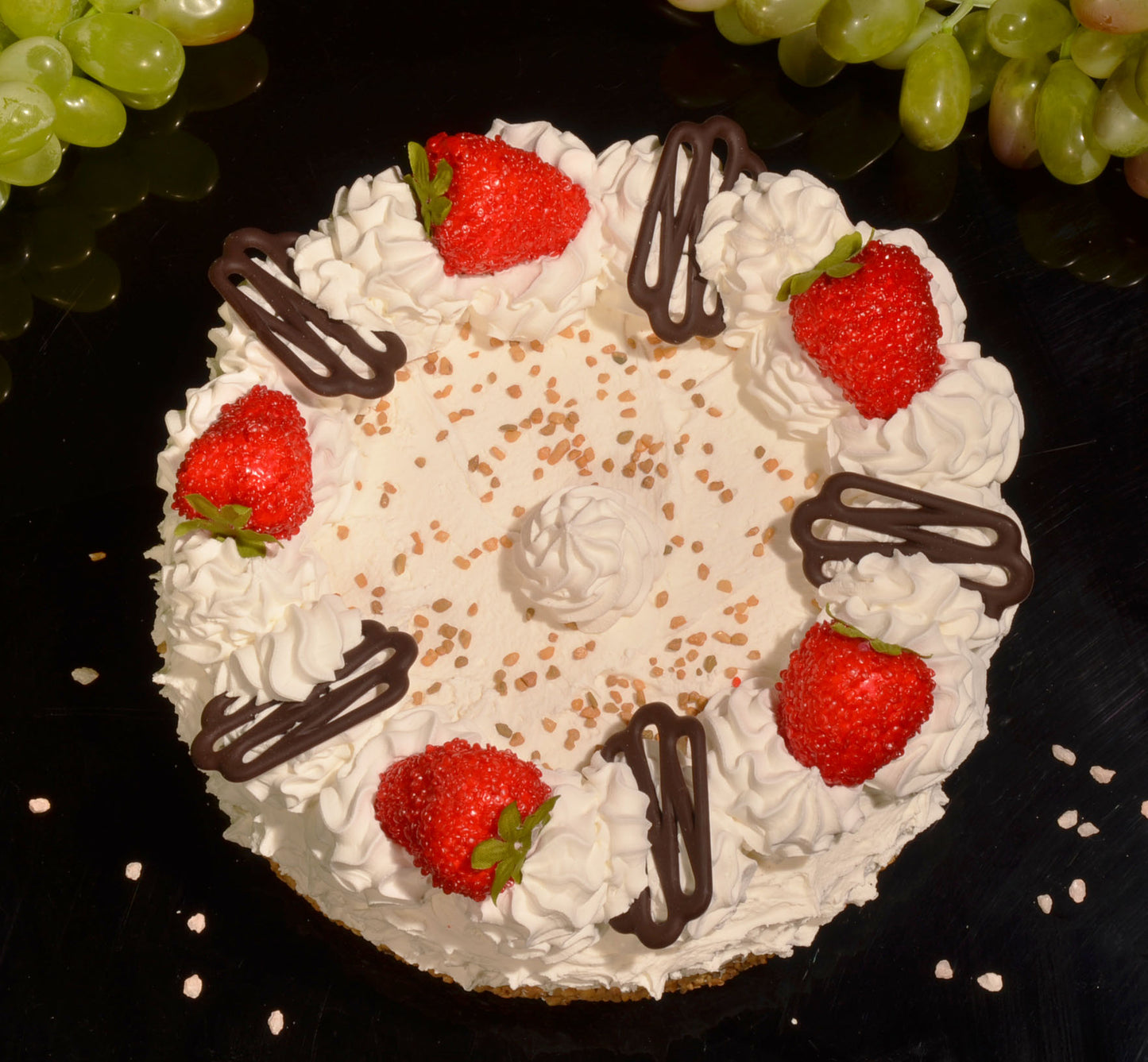 Erdbeer-Schlagsahne-Torte (Imitat) Ø 23 cm Attrappe
