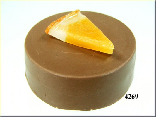 Große Praline mit Orangenstück