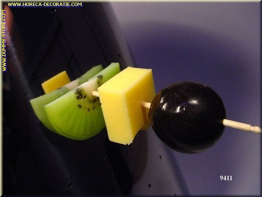 Spieß mit Traube, Käse, Kiwi - Imitation