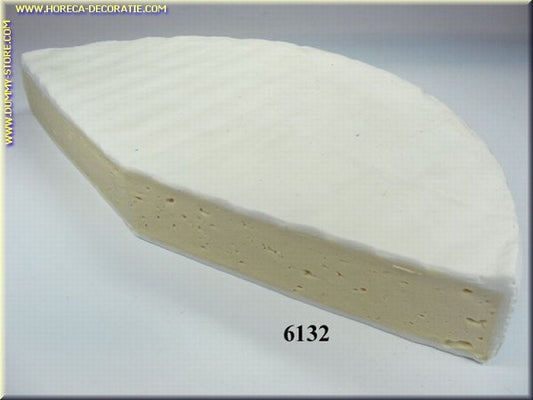 Tortenbrie-Laib, large piece - imitation
