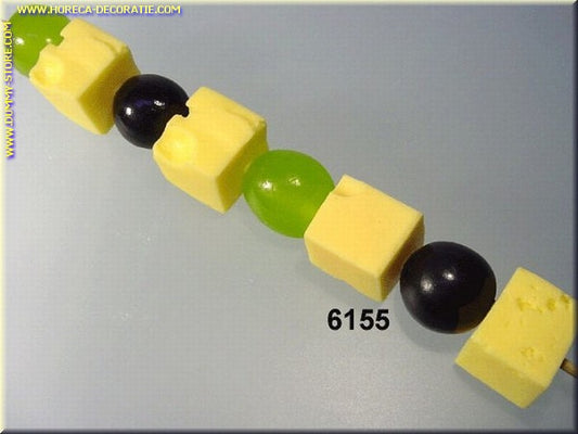 Cheese skewer with grapes - imitation