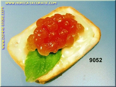 Toast mit gelbem Kaviar – Attrappe