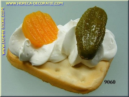 Toast mit Gurke und Karotte – Dummy