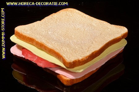 Toast, Schinken, Käse, Tomate und Salat – 11x11x3,5 cm große Attrappe