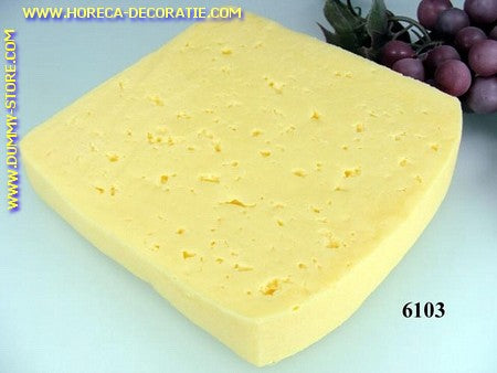 Käse, Tilsiter großes Stück - Attrappe 12,5x13x2 cm