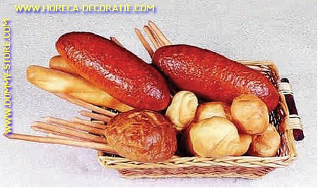 Korb mit Brotsortiment
