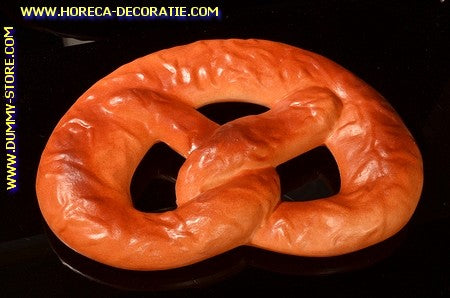 Brezel GROß - 320 x 200 mm - Brotattrappenimitat