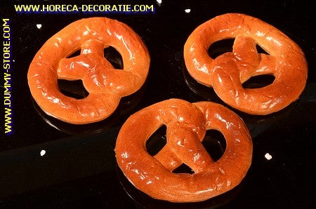 Brezel, 3 Stück - 120 x 100 mm - Brotattrappe-Imitat