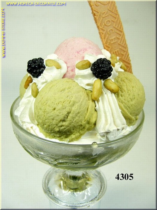 Sundae Pistachio - strawberry dummy