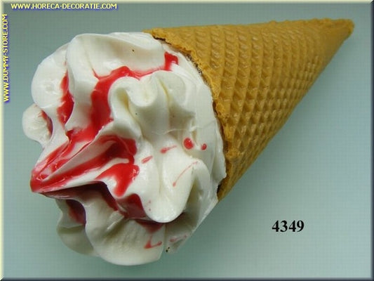Cornetto-Erdbeeren (Imitat) (21x7 cm)