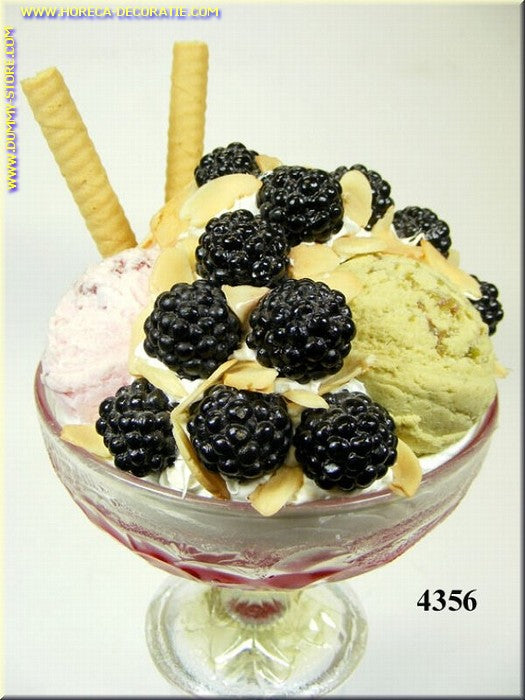 Ice cream sundae Blackberry dummy