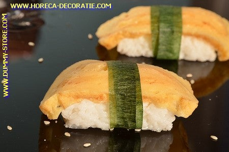 Nigiri Sushi Tamago (Eiergebäck) Attrappe 5x2 cm Attrappe - Nachbildung